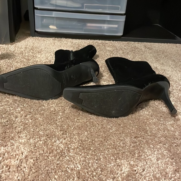 Velvet black booties heels pointed toe soft fabric lined size 6 OPEN To OFFERS - Picture 5 of 11